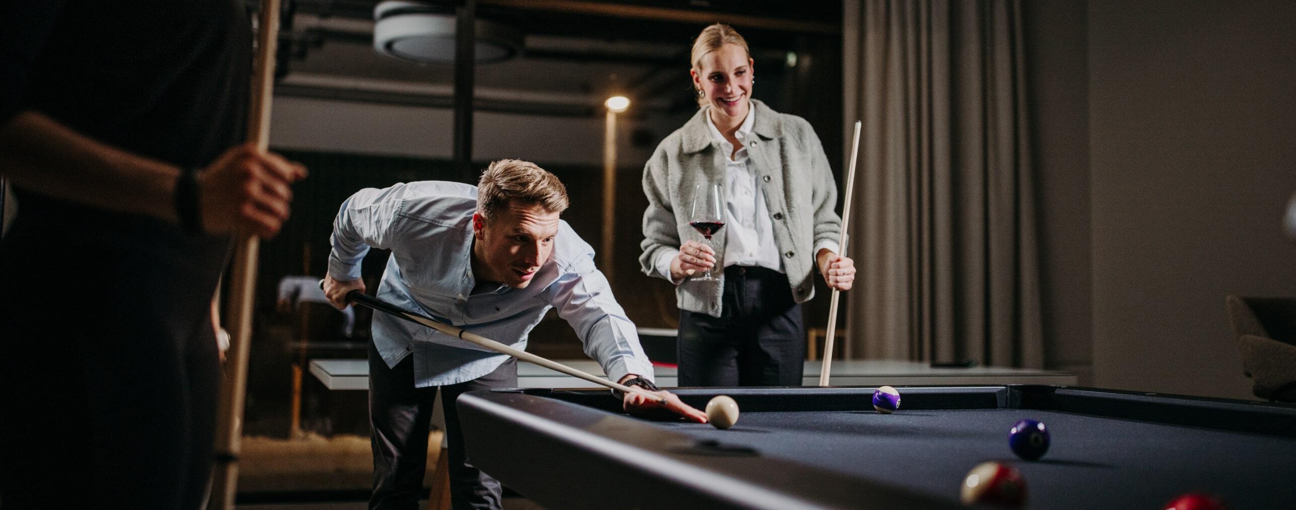 Billiard spielen im Hotel Dips&Drops 