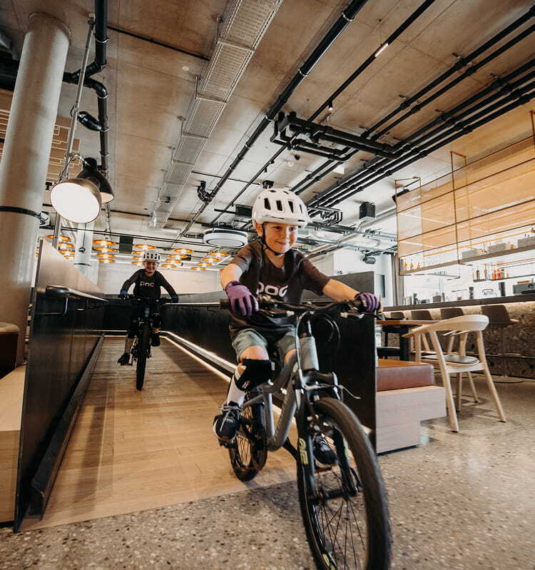 kids-bike-race-durch-hotel_klein (1)