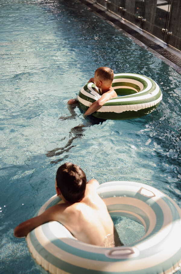 Familienurlaub in Flachau - Kids im Pool