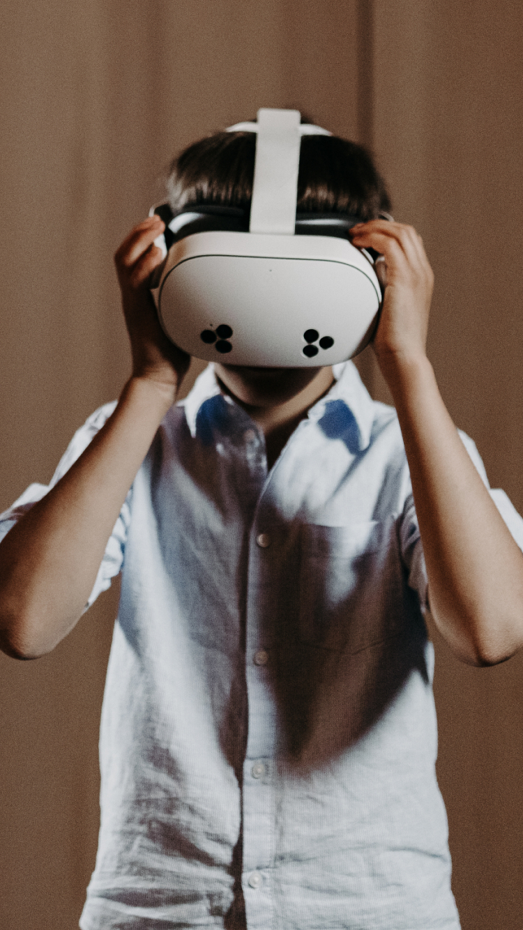 virtual-reality-head-min